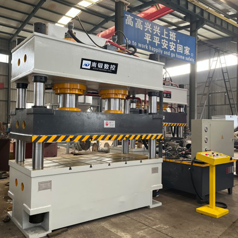 彩石金屬瓦生產線客戶使用現場