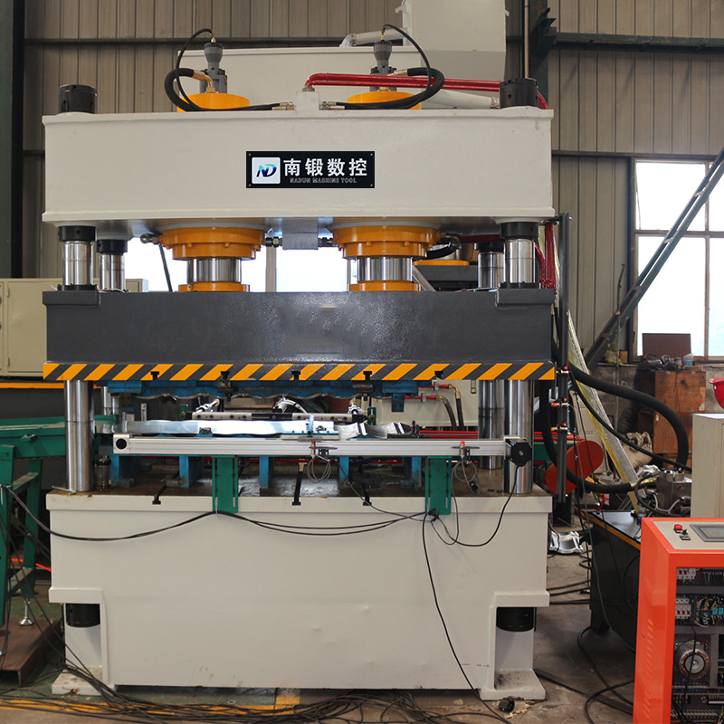 半自動彩石金屬瓦成型液壓機試機