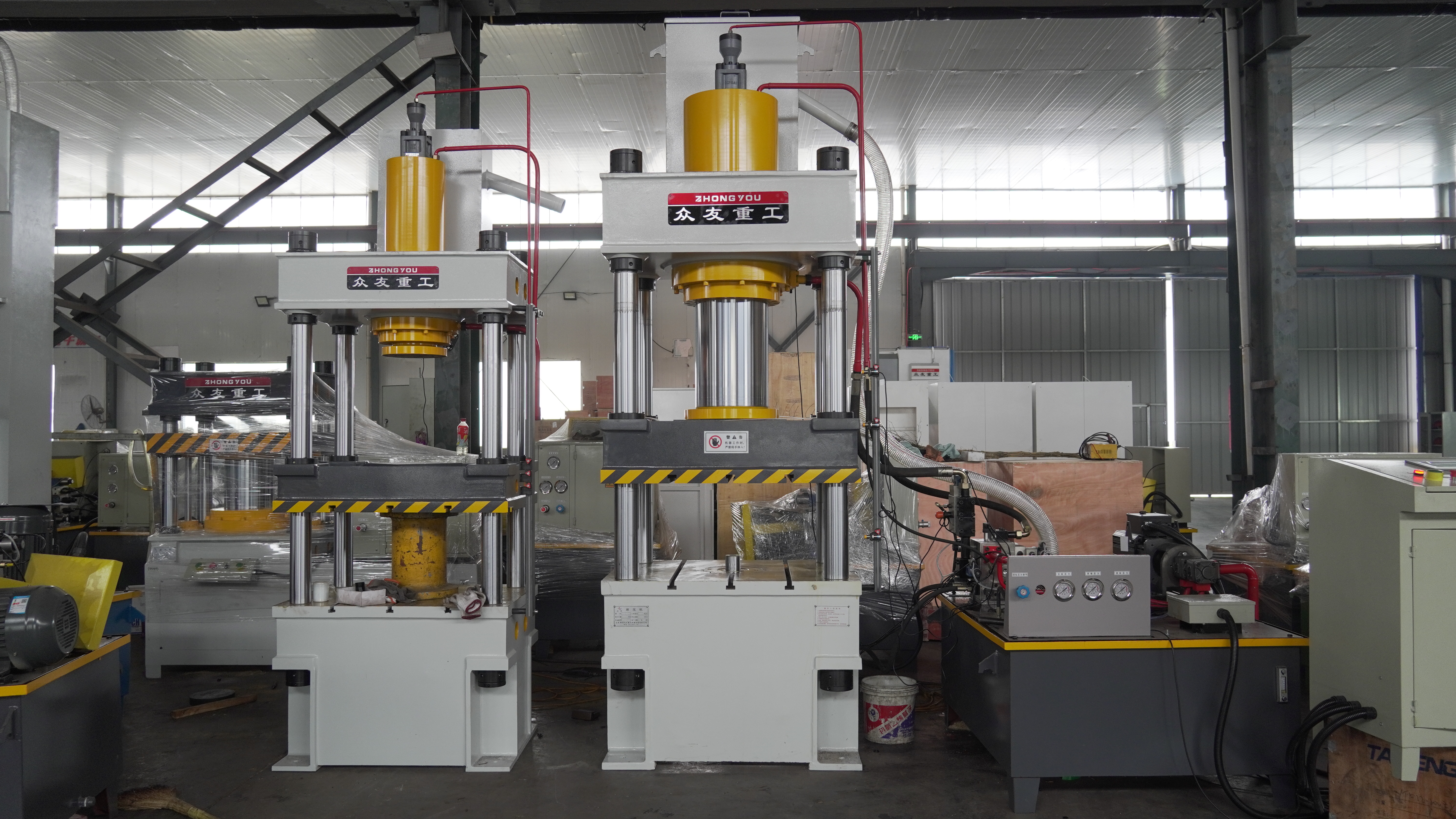 250噸三梁四柱伺服系統油壓機