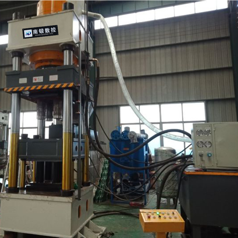 鹽磚機廠家630噸牛羊舔磚液壓機礦物鹽營養鹽粉末成型油壓機