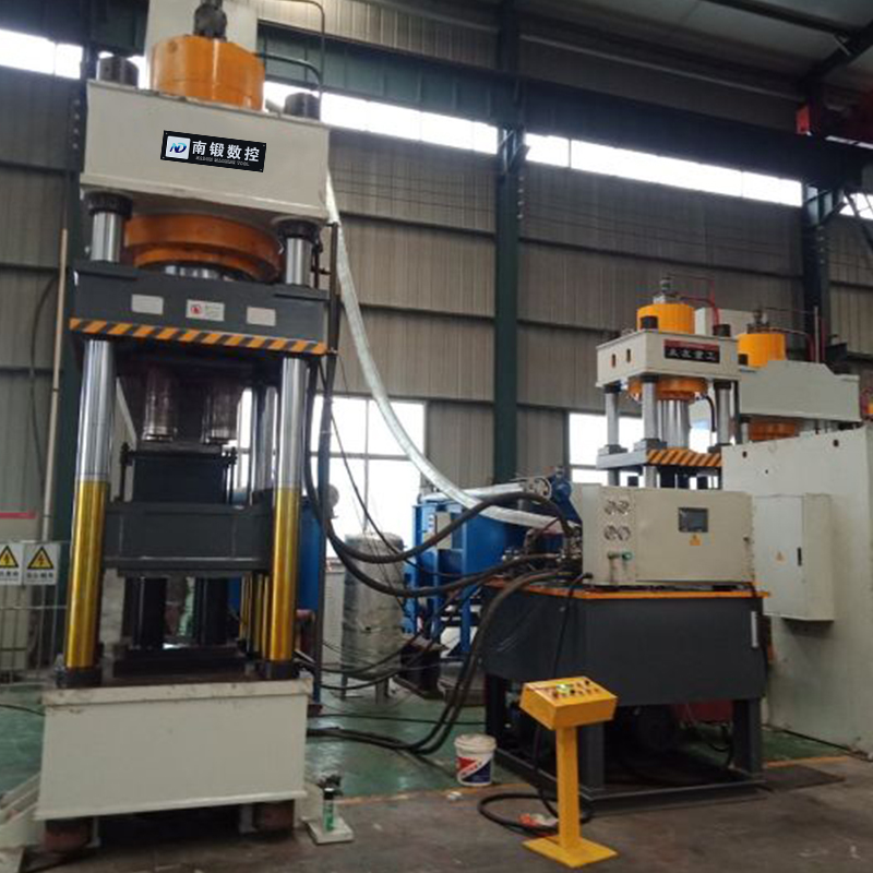 鹽磚機廠家630噸牛羊舔磚液壓機礦物鹽營養鹽粉末成型油壓機