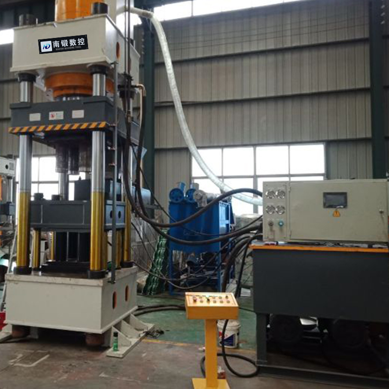 鹽磚機廠家630噸牛羊舔磚液壓機礦物鹽營養鹽粉末成型油壓機