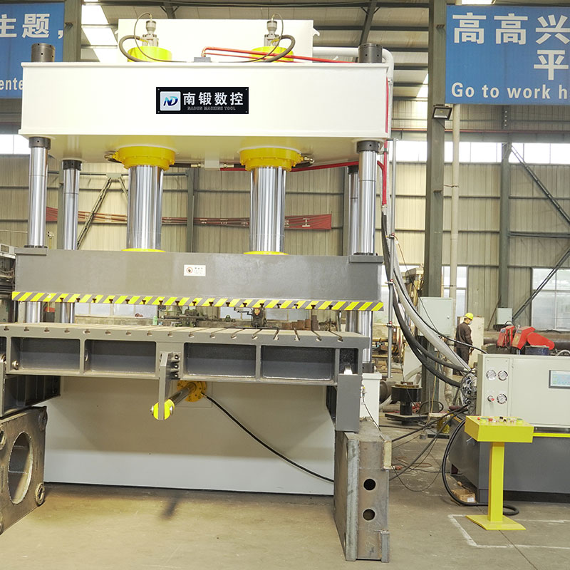 定制450噸油壓機(jī)三梁四柱壓機(jī)熱壓成型液壓機(jī)