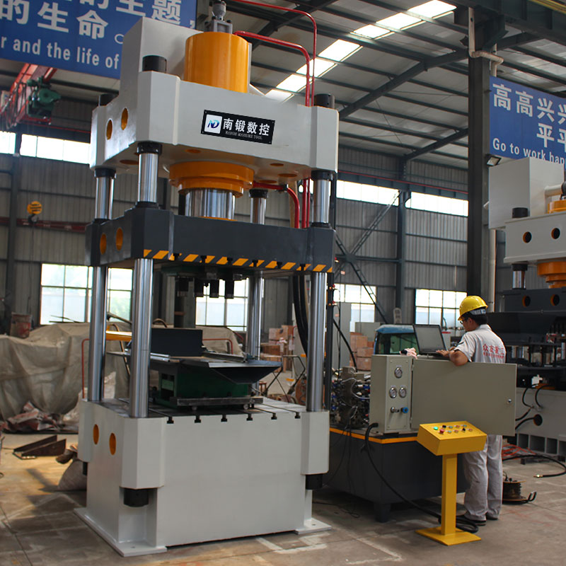 滕州315噸金屬粉末成型機(jī)鐵粉鐵屑銅屑全自動(dòng)粉末成型四柱油壓機(jī)