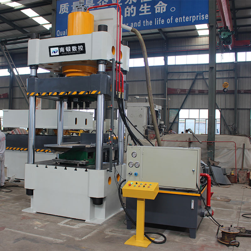 滕州315噸金屬粉末成型機(jī)鐵粉鐵屑銅屑全自動(dòng)粉末成型四柱油壓機(jī)