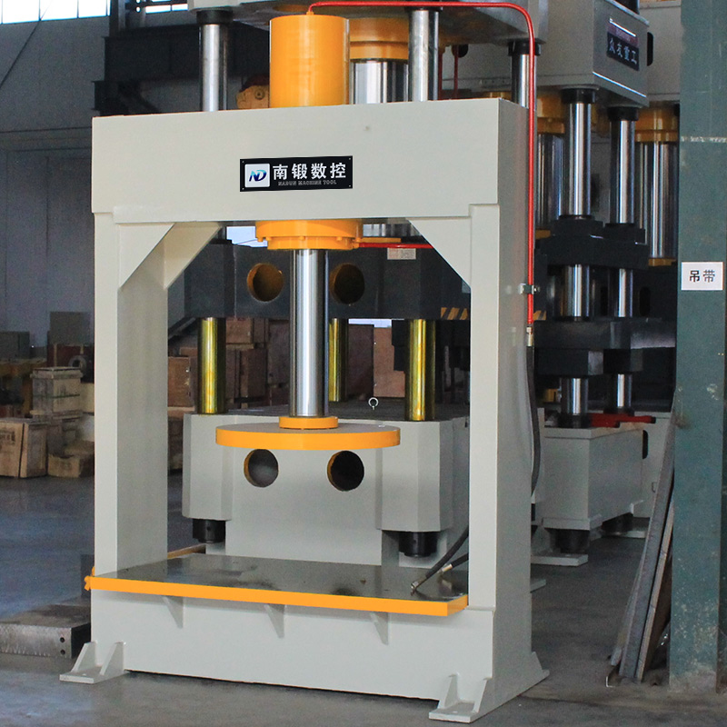 滕州100噸工程車實(shí)心輪胎壓胎機(jī)100噸龍門液壓機(jī)