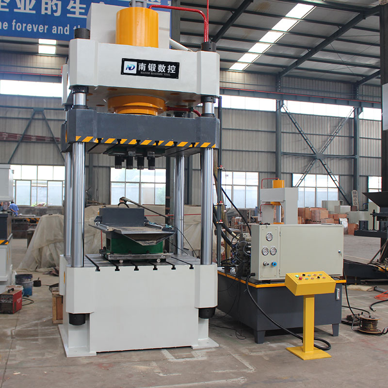 滕州315噸金屬粉末成型機(jī)鐵粉鐵屑銅屑全自動(dòng)粉末成型四柱油壓機(jī)