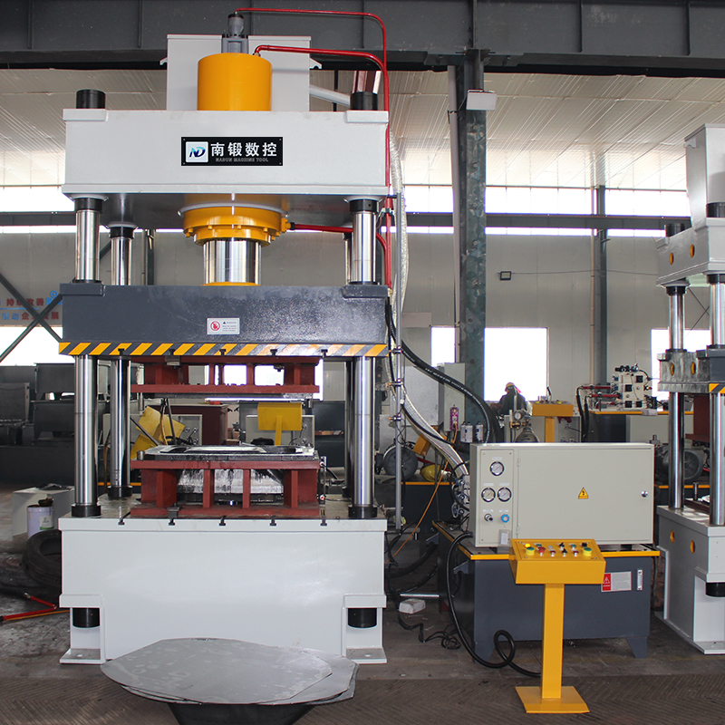 滕州灰斗車成型生產(chǎn)線設(shè)備315噸灰斗車?yán)焖闹蛪簷C