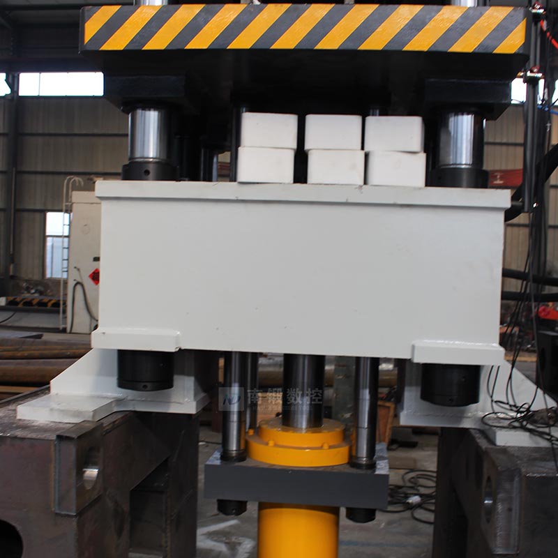 滕州400噸全自動牛羊舔磚成型油壓機5公斤粉末成型鹽磚機