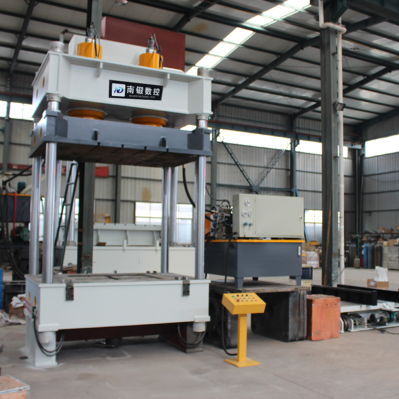 滕州350噸四柱油壓機雙缸大臺面液壓機風(fēng)冷裝置液壓機