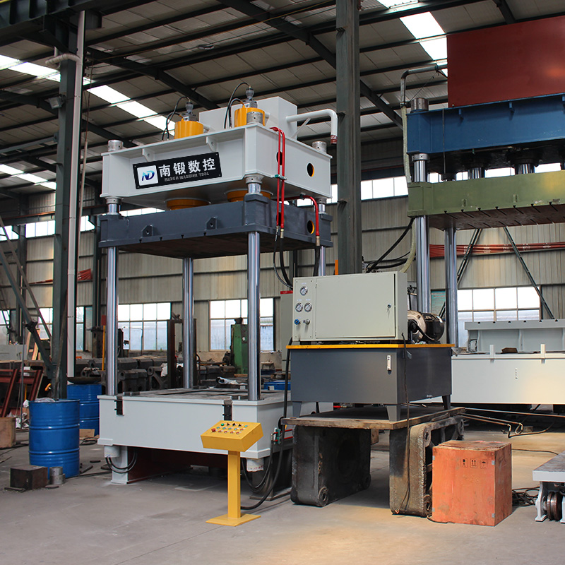 滕州350噸四柱油壓機雙缸大臺面液壓機風(fēng)冷裝置液壓機