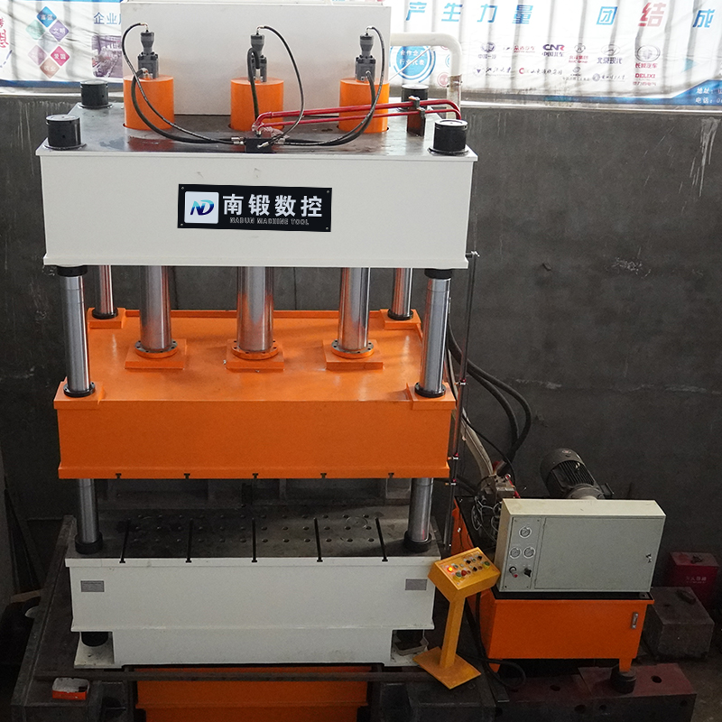 400噸三缸四柱油壓機(jī) 汽車鈑金件拉伸成型壓機(jī) 滕州