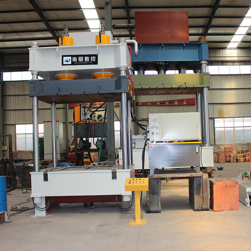 滕州350噸四柱油壓機(jī)雙缸大臺(tái)面液壓機(jī)風(fēng)冷裝置液壓機(jī)