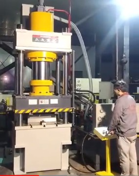 315噸塑料草坪成型油壓機(jī)試機(jī)視頻液壓機(jī)廠家