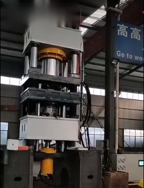 400噸鹽磚機試機視頻