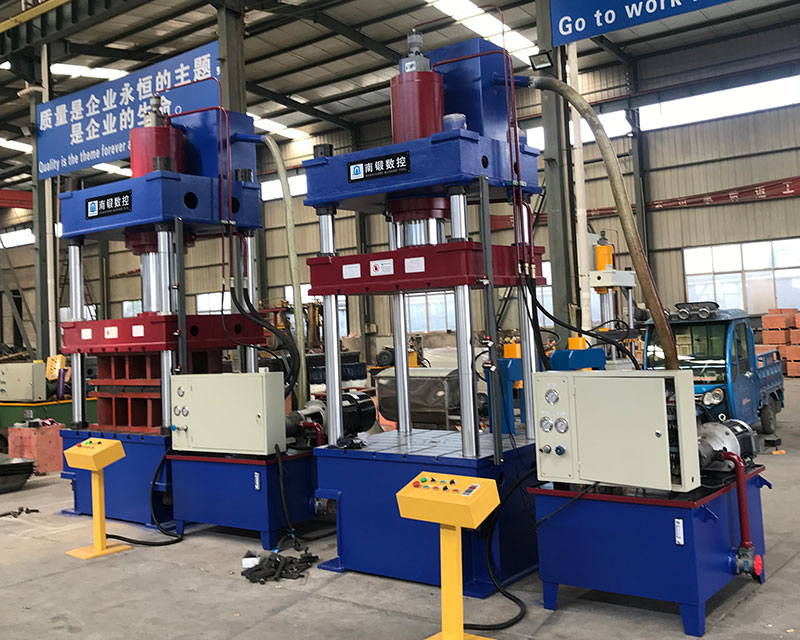 四柱油壓機精度的調整