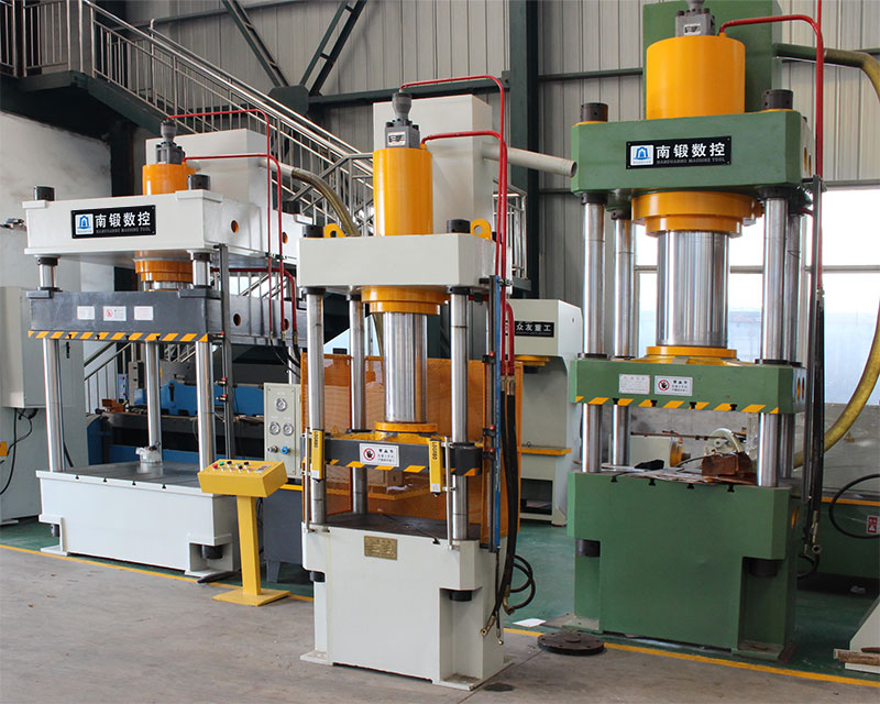 安全防護裝置對四柱油壓機來說是必須安裝的嗎？