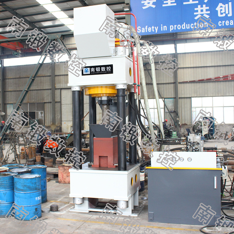 四柱油壓機還存在需要改進的地方嗎？