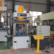 滕州液壓機(jī)廠家生產(chǎn)的100噸四柱粉末成型液壓機(jī)