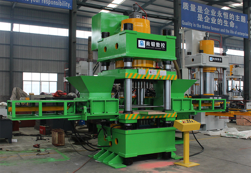 全自動(dòng)魚餌壓塊成型四柱油壓機(jī)