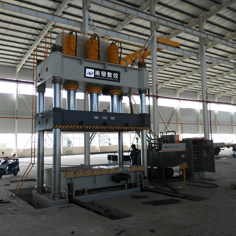 800噸三缸三梁四柱壓力機帶移動工作臺液壓機壓汽車配件油壓機