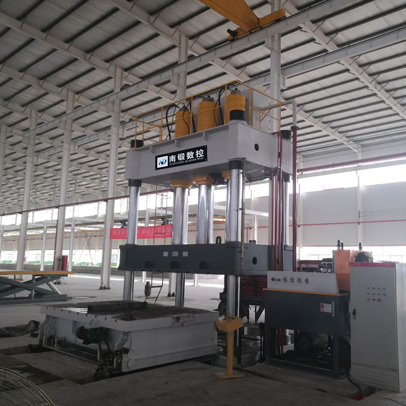 800噸三缸三梁四柱壓力機帶移動工作臺液壓機壓汽車配件油壓機