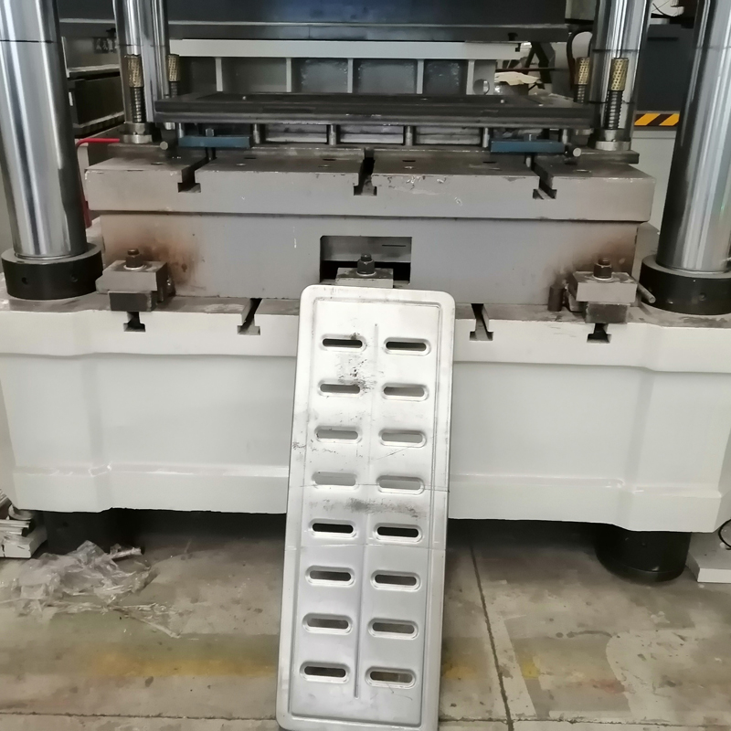 滕州400噸不銹鋼地溝蓋板成型機(jī) 排水溝蓋板拉伸成型油壓機(jī)