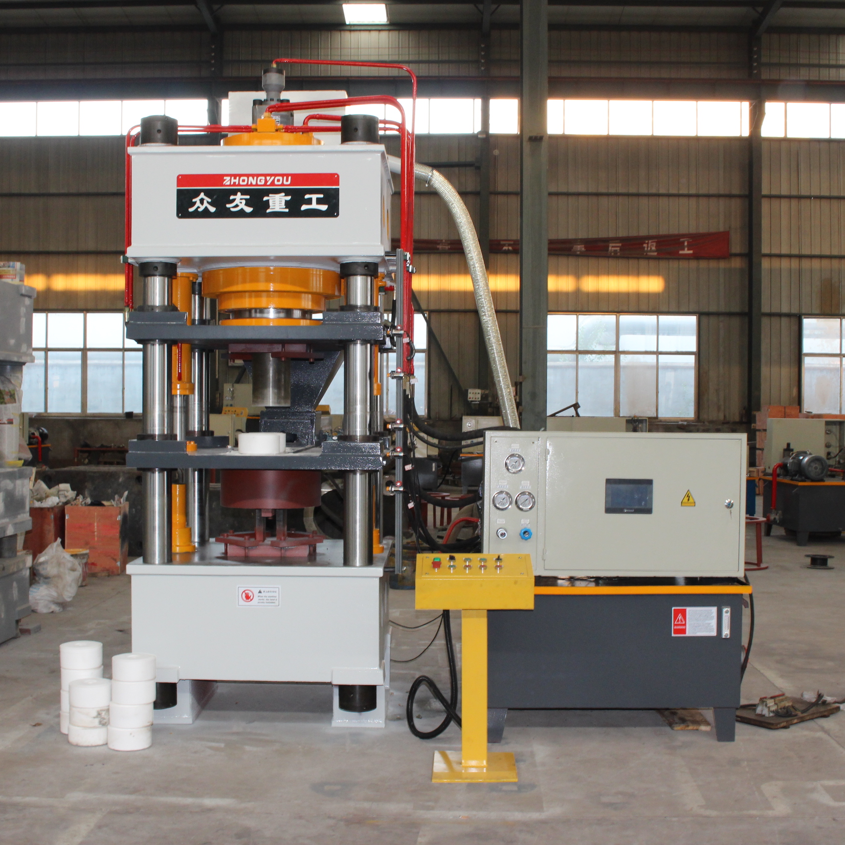 采購315噸牛羊舔磚液壓機求推薦質量好廠家？