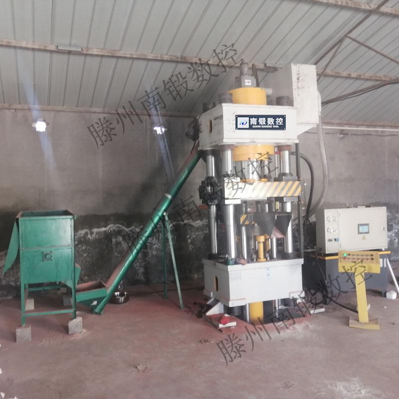 采購315噸牛羊舔磚液壓機求推薦質量好廠家？