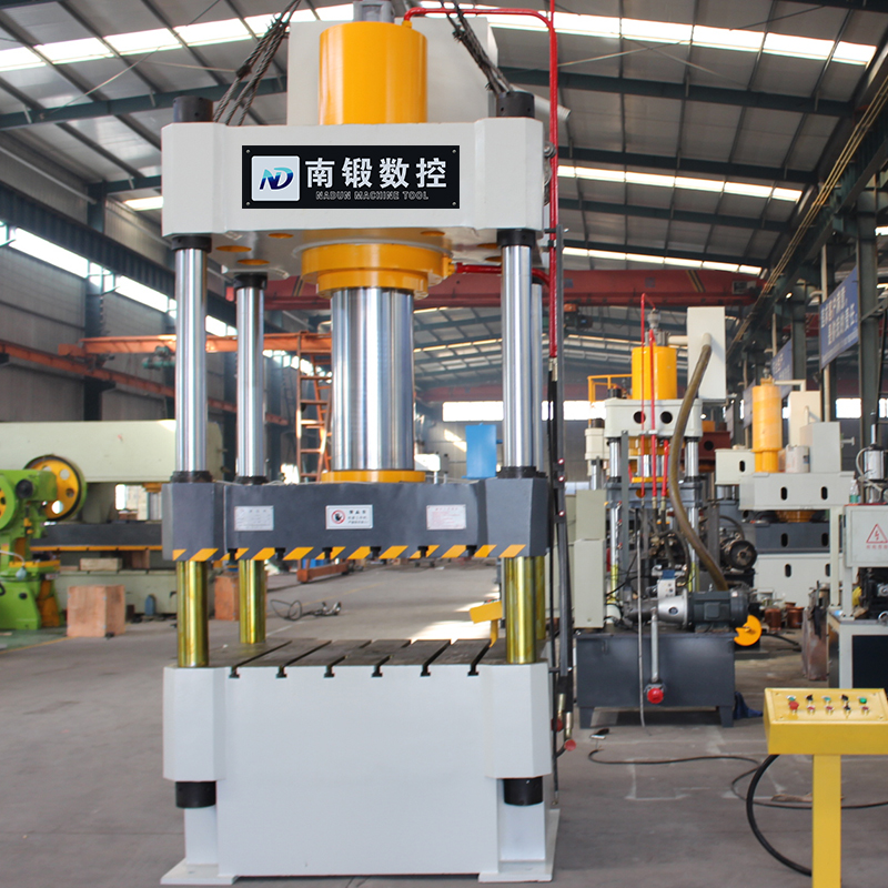 315t汽車內(nèi)飾成型油壓機(jī)適配怎樣的技術(shù)參數(shù)？