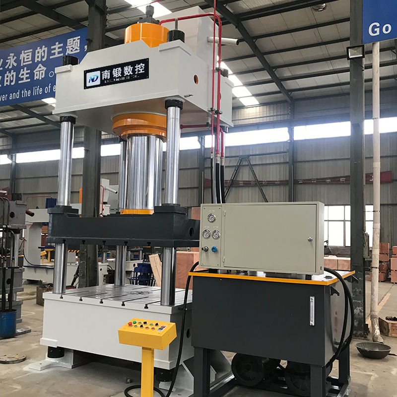 豬產(chǎn)床漏糞板成型油壓機(jī)-315噸成型四柱油壓機(jī)維護(hù)保養(yǎng)