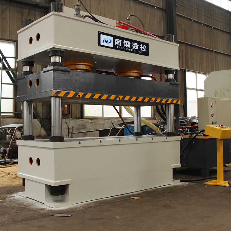 250噸雙缸大臺面雙下頂缸三梁油壓機試機