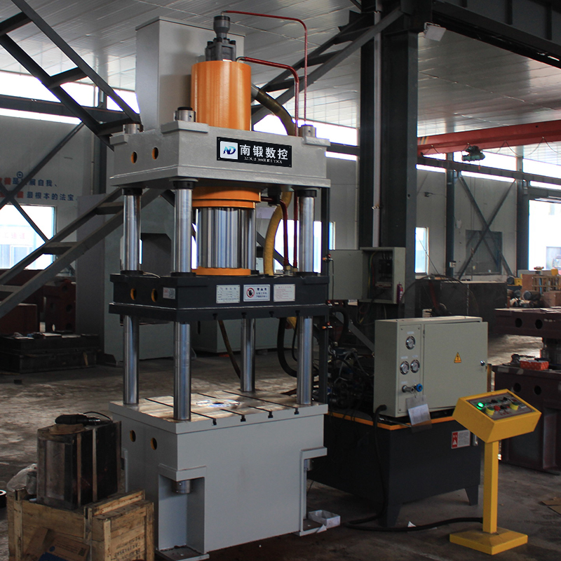 200T三梁四柱油壓機，200噸拉伸成型油壓機