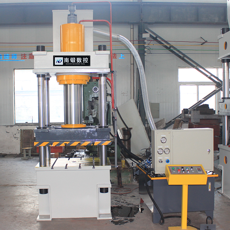 200T三梁四柱油壓機，200噸金屬成型油壓機