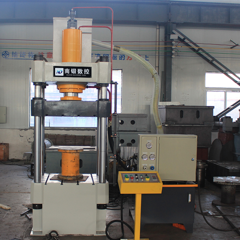 滕州200T四柱油壓機，200噸壓裝成型油壓機