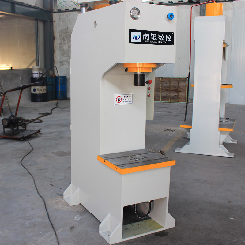 滕州南鍛20噸單臂油壓機試機