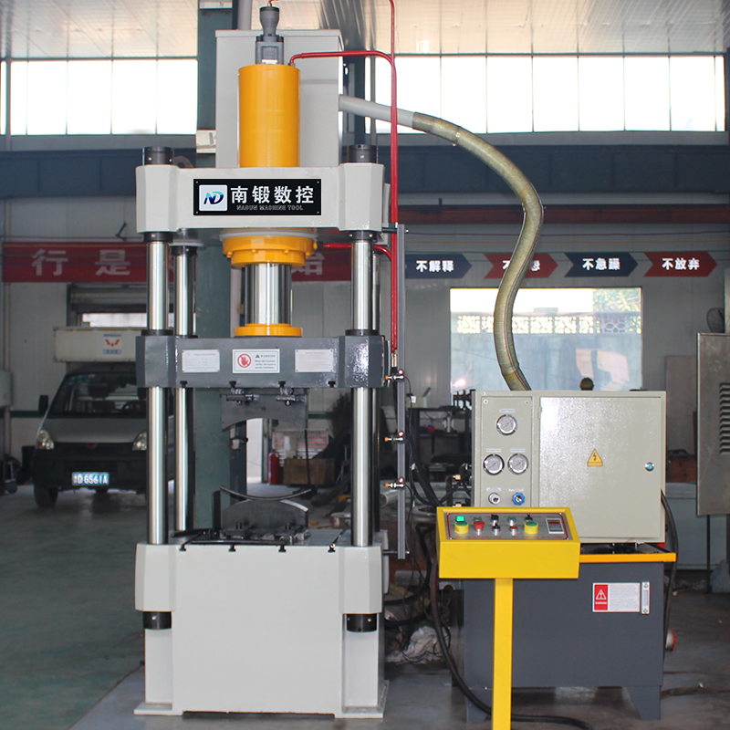 滕州南鍛100T三梁四柱油壓機壓金屬扶手