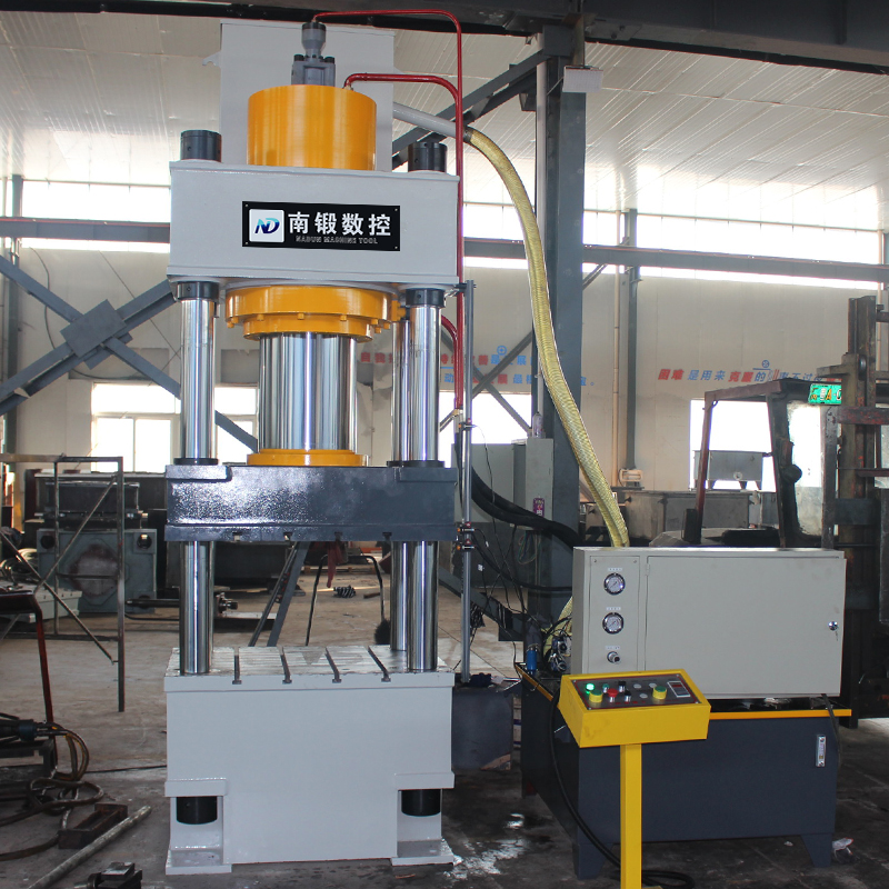 關(guān)于四柱油壓機(jī)的使用范圍