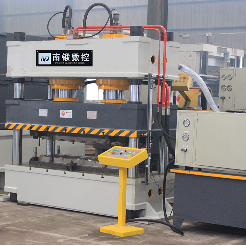 金屬瓦仿古瓦彩石瓦成型液壓機(jī)3多噸四柱油壓機(jī)滕州南鍛數(shù)控