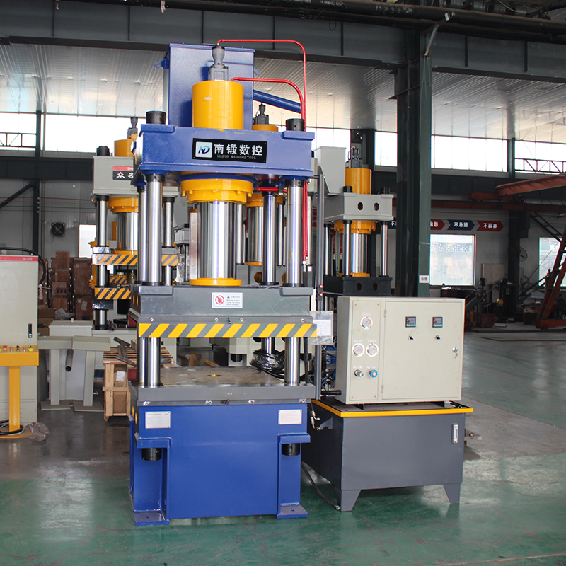 150T熱壓成型油壓機(jī)加熱板壓力機(jī)復(fù)合草坪柵欄成型油壓機(jī)