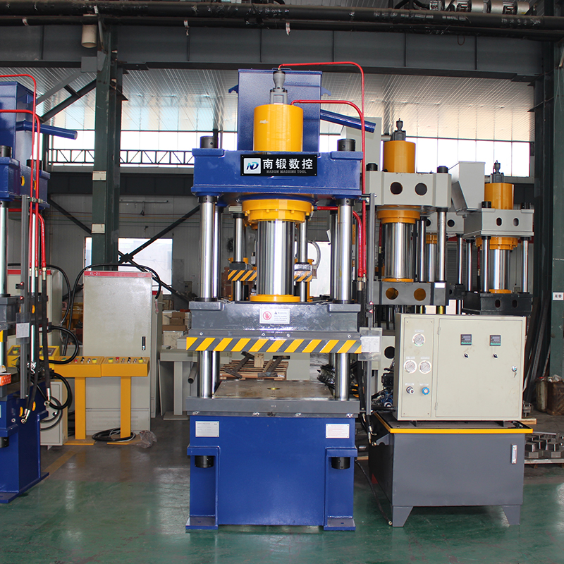 150T熱壓成型油壓機(jī)加熱板壓力機(jī)復(fù)合草坪柵欄成型油壓機(jī)