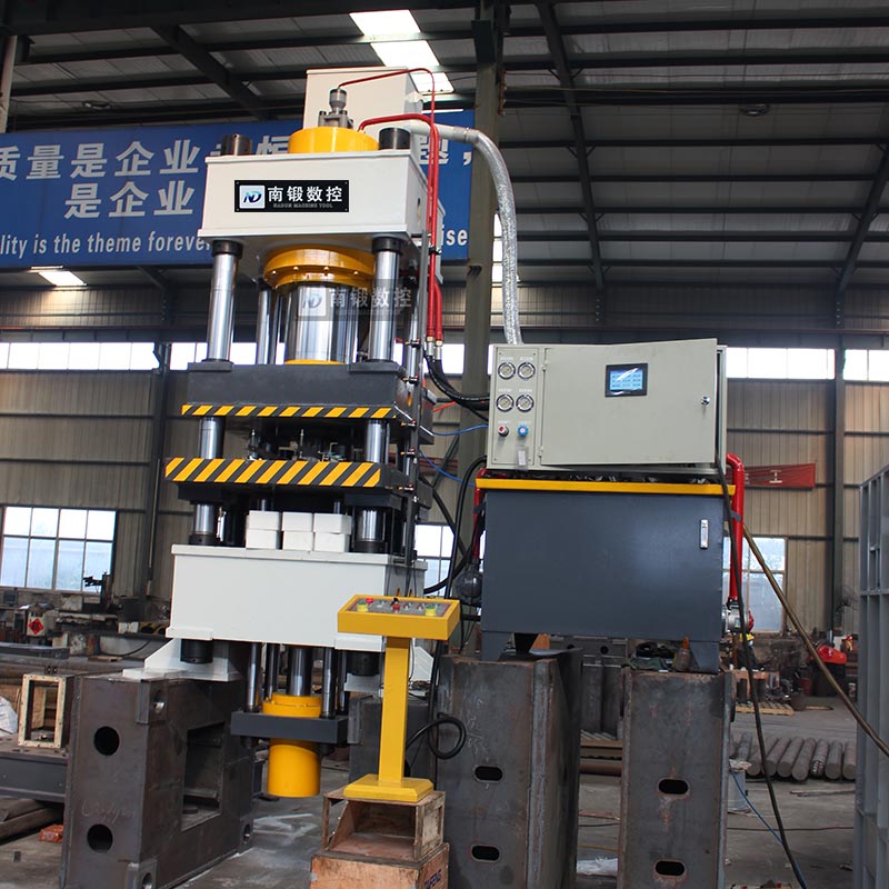 400噸鹽磚機(jī)5公斤牛羊舔磚液壓機(jī)