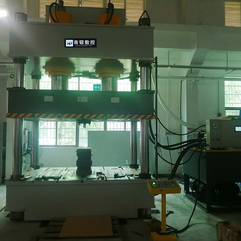 630噸汽車鈑金件拉伸液壓機四柱油壓機廠家