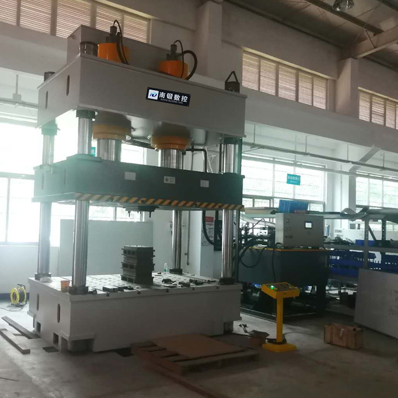 630噸汽車鈑金件拉伸液壓機(jī)四柱油壓機(jī)廠家