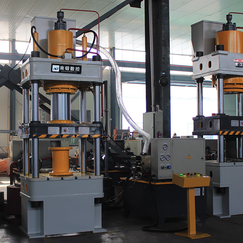 200噸四柱液壓機增速缸油壓機定制壓力機滕州南鍛數(shù)控